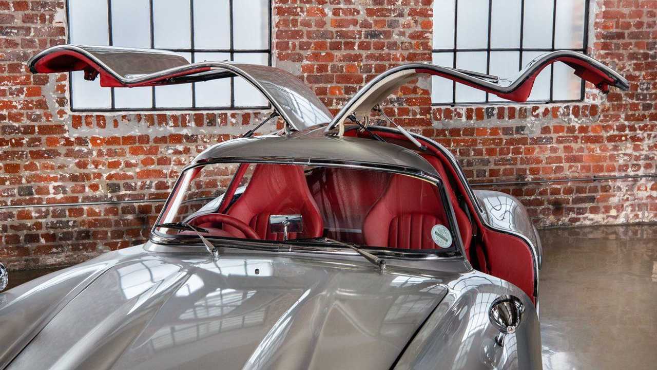 Mercedes-Benz SLK 32 AMG 2001 replica de Gullwing
