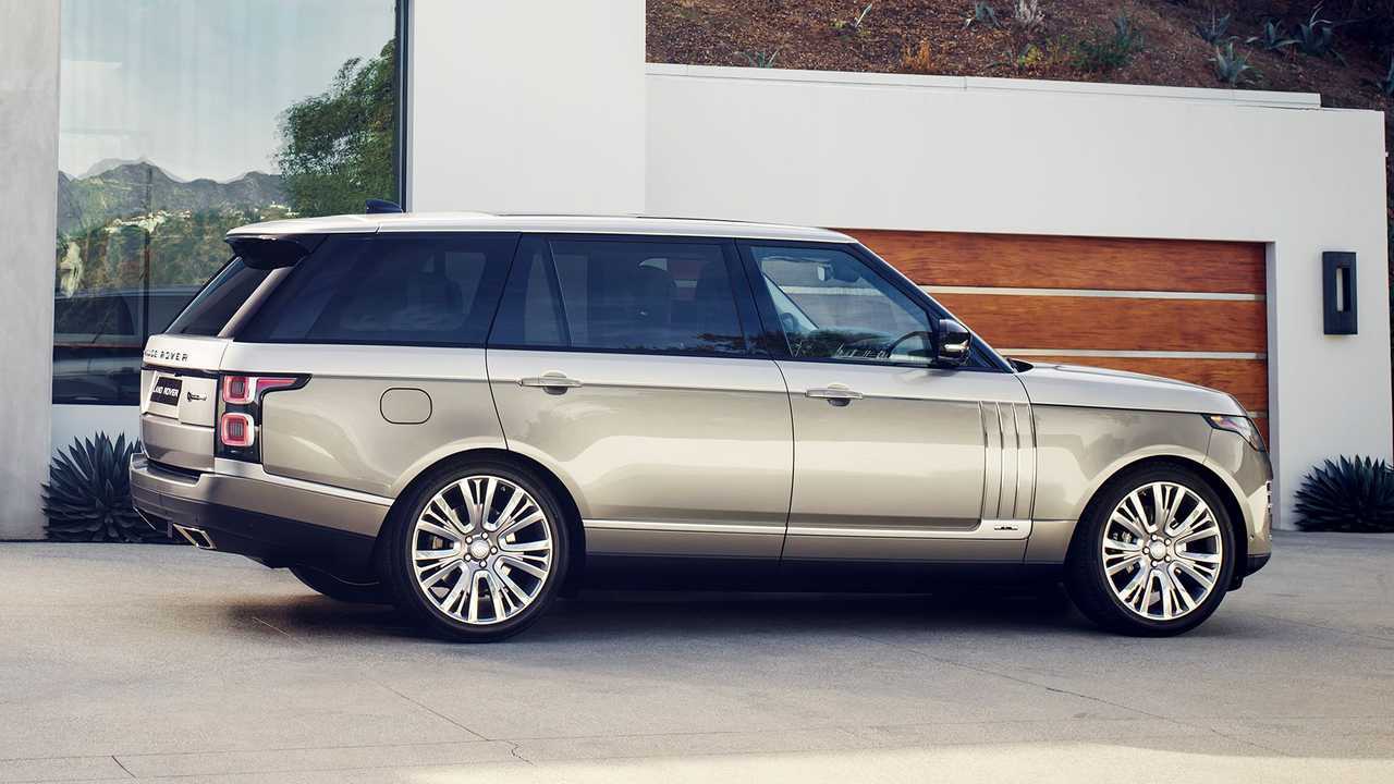 Range Rover vs Ferretti Yachts 1000