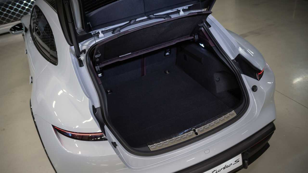 Багажник Porsche Taycan Cross Turismo