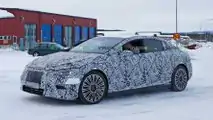 Mercedes EQE, le foto spia sulla neve