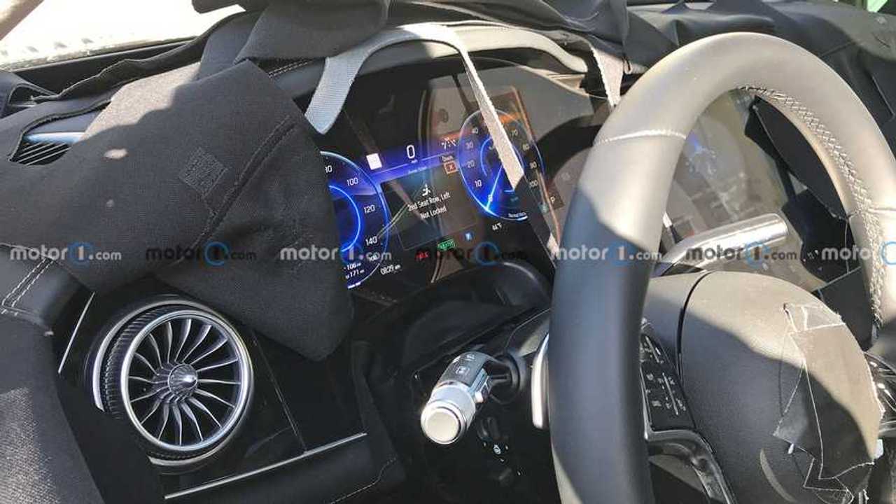 Mercedes EQS SUV, le nuove foto spia