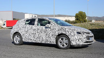2017 Chevrolet Cruze hatchback spy photo