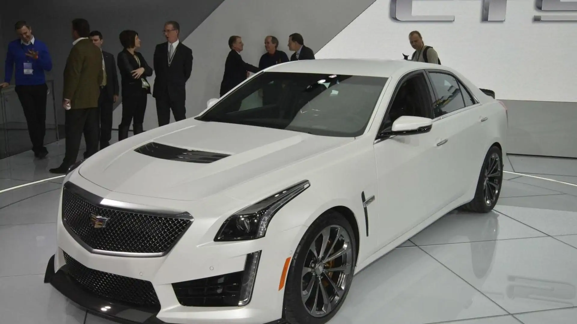2016 Cadillac CTS-V arrives in Detroit with 640 bhp