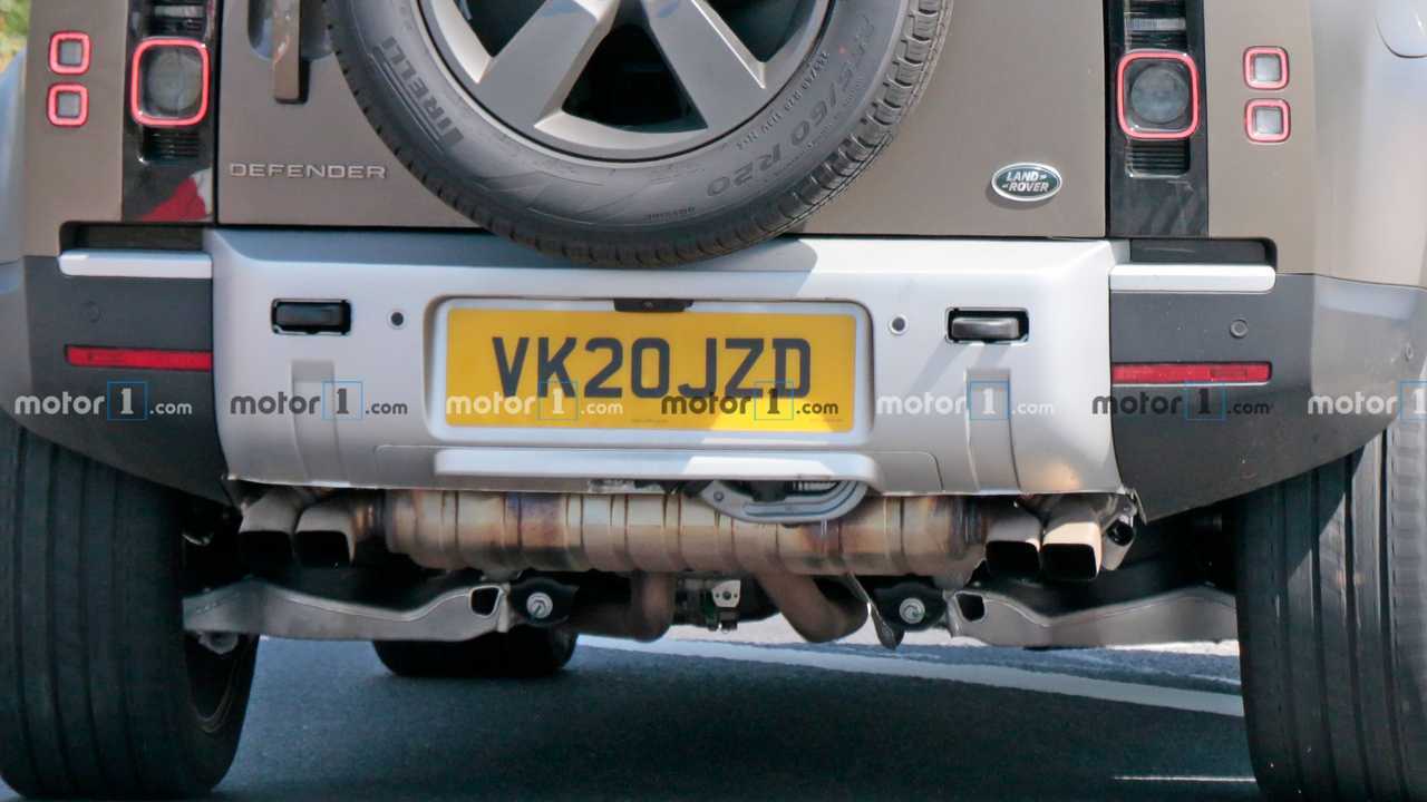 Land Rover Defender V8 - новые шпионские фото (выхлопная система)