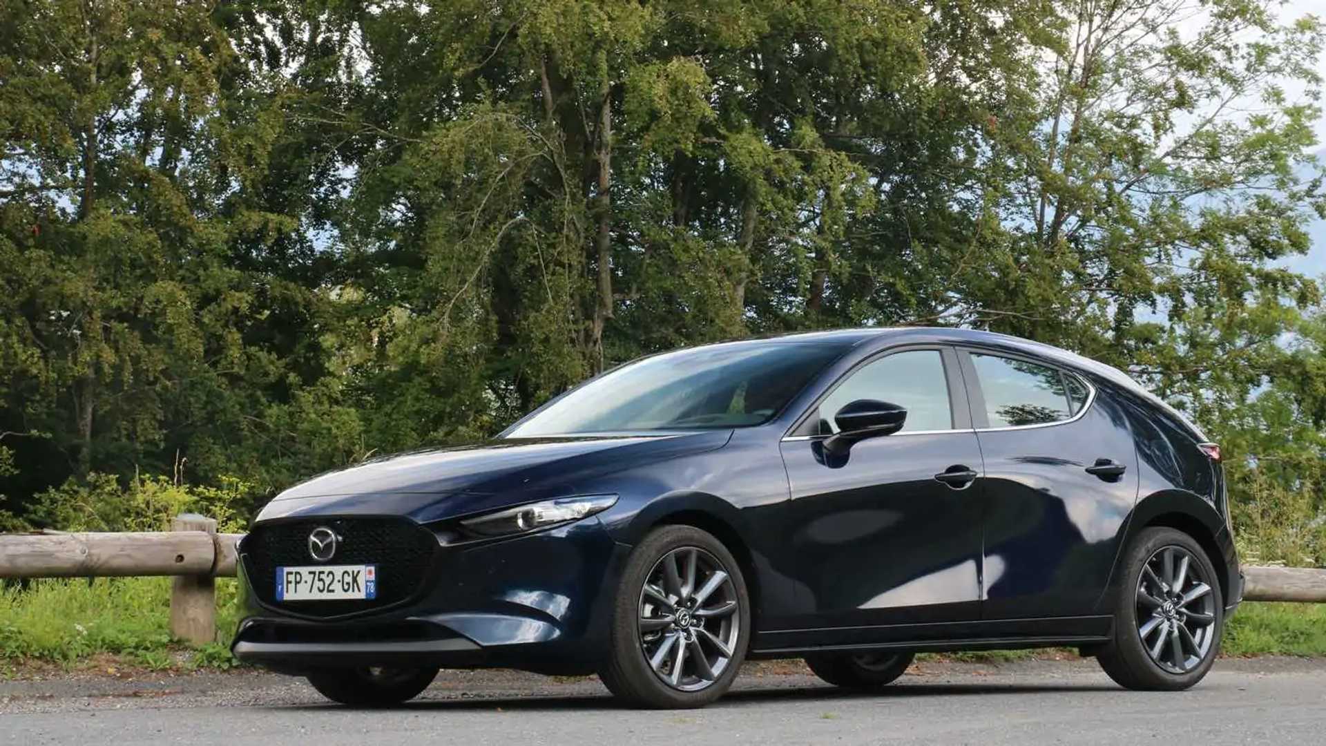 https://cdn.motor1.com/images/mgl/WpO4o/s1/mazda3-2-0-litres-skyactiv-g-122-chevaux.jpg