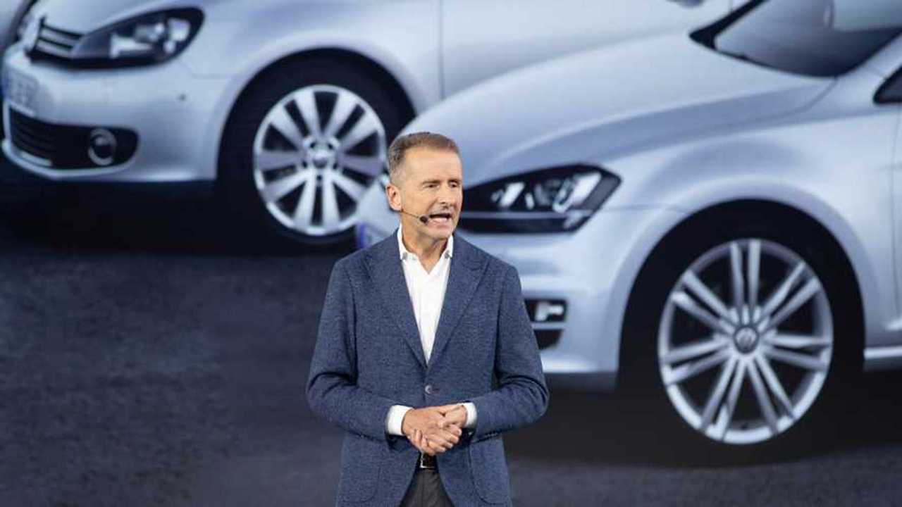Diess bei der Weltpremiere des VW Golf am 24.10.19 (Quelle: VW)