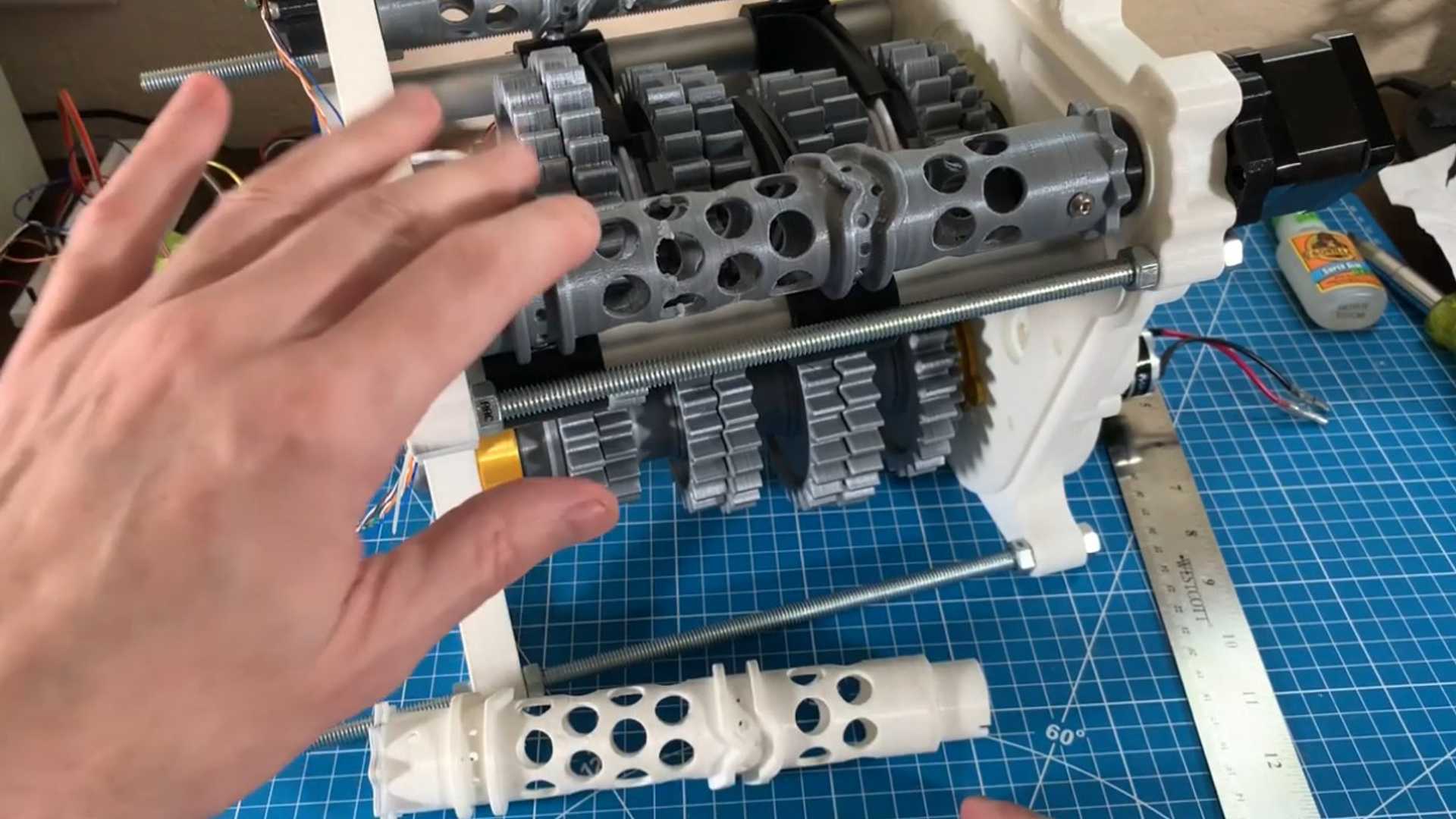 This guy has 3Dprinted a working F1 gearbox and no one's noticed
