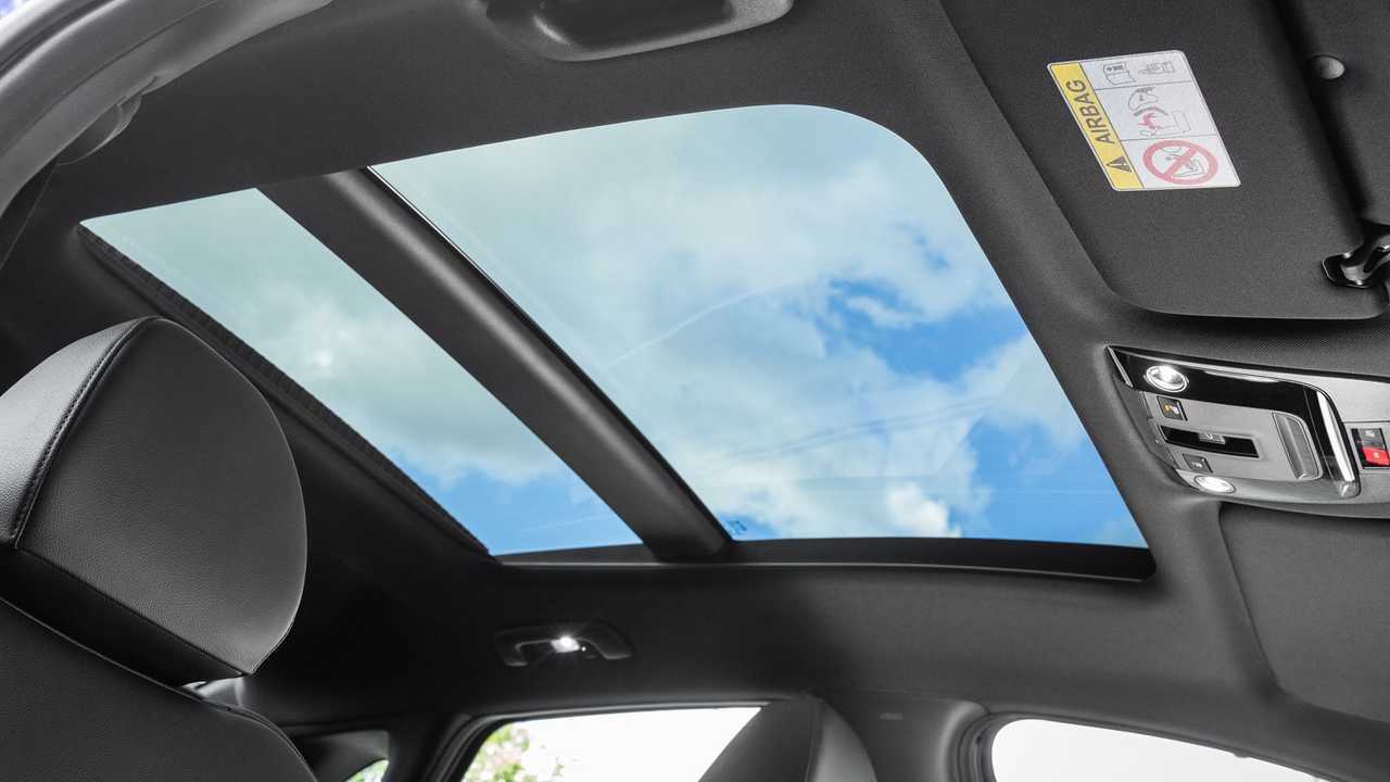 Панорамная крыша с люком в топовой Kia K5 GT-Line+