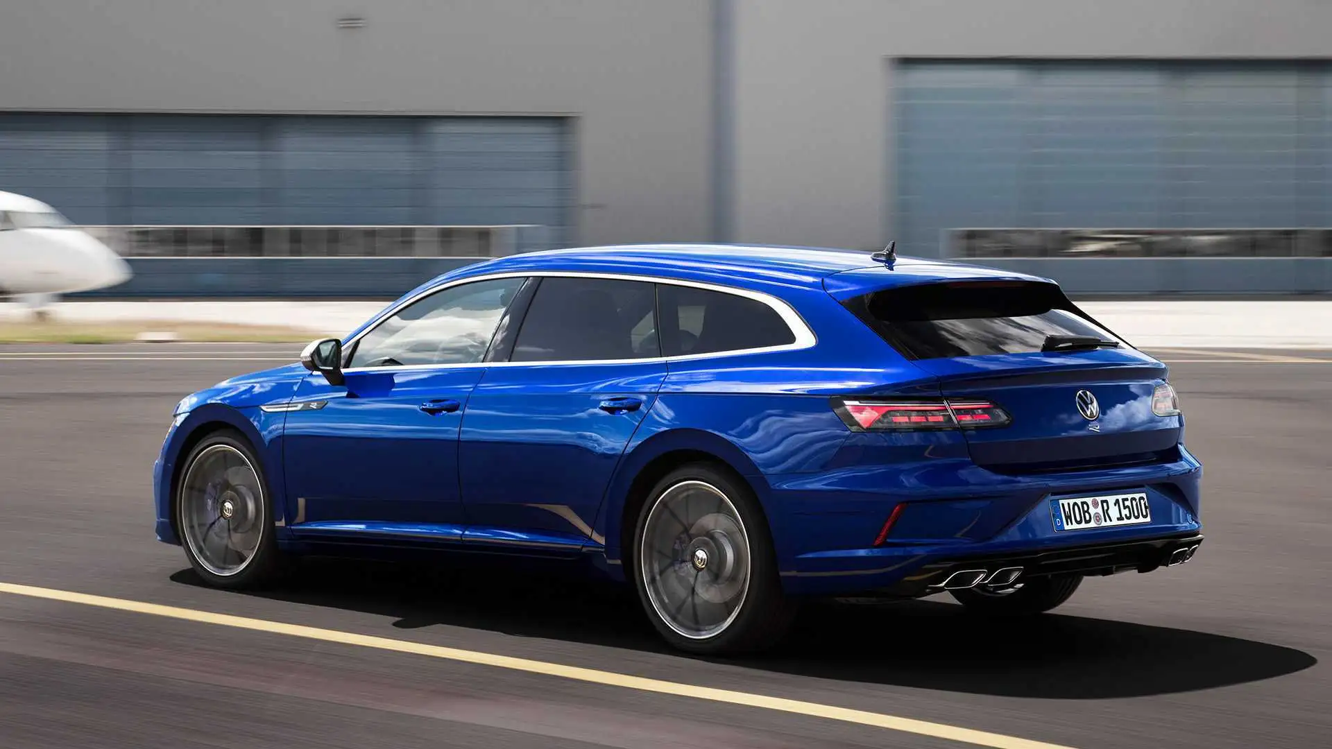 https://cdn.motor1.com/images/mgl/Wpz0q/s1/2020-volkswagen-arteon-shooting-brake-r.webp