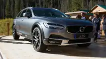 2017 Volvo V90 Cross Country