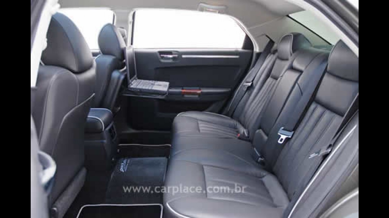 W.P. Chrysler Executive Series 300C Rodeo Drive Plus 6 bicombustível