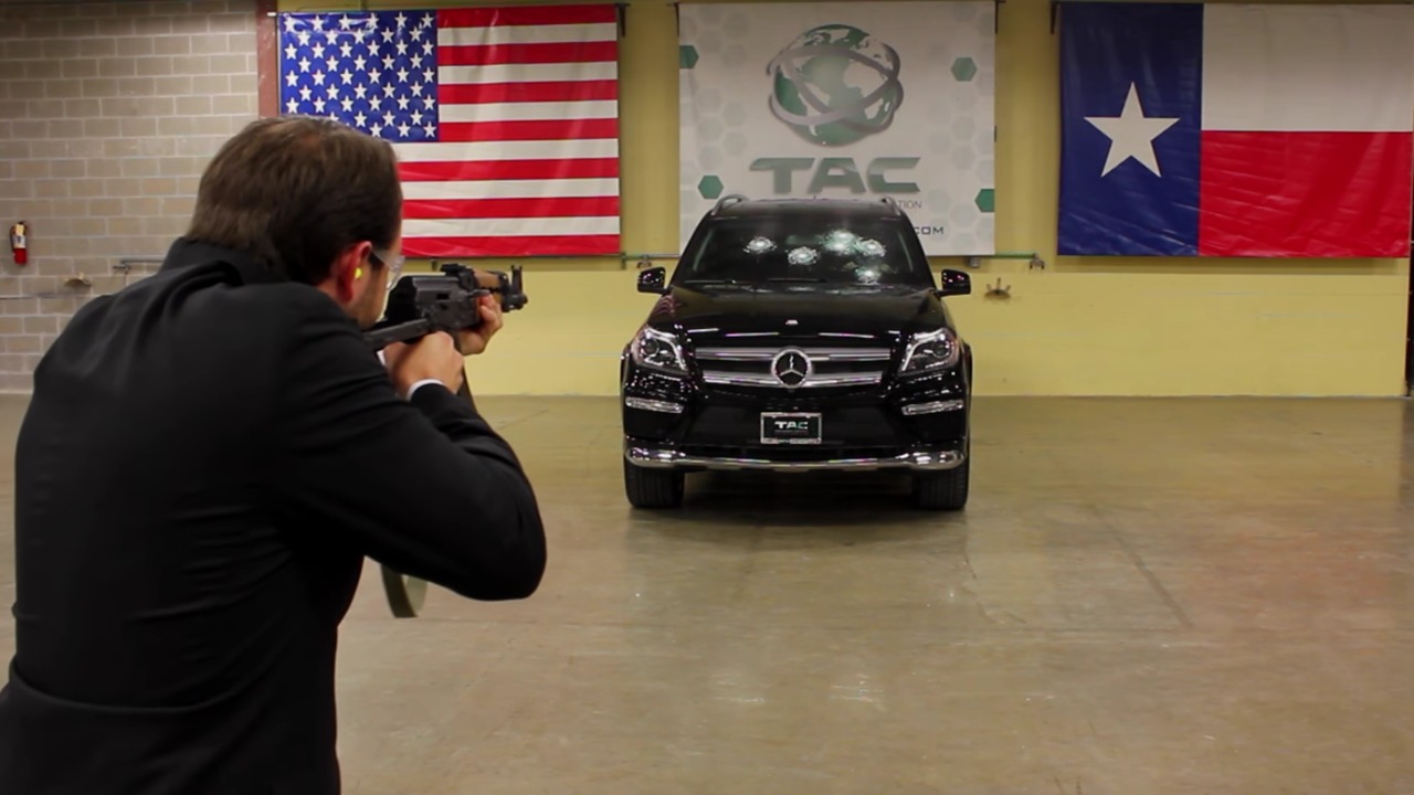 Kurşun geçirmez Mercedes-Benz’in içinde AK-47 ile vurulmak