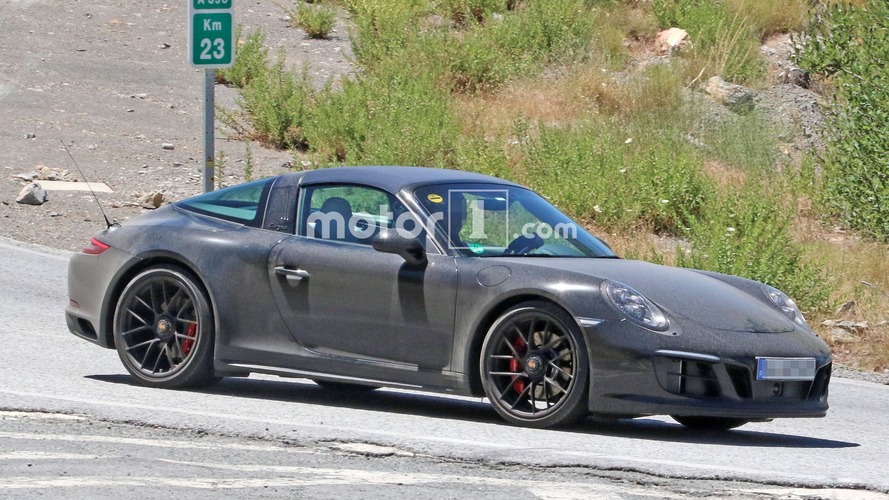 Porsche 911 GTS Targa facelift spy shots