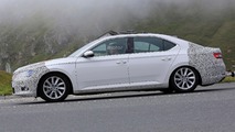 Skoda Superb facelift spy photo