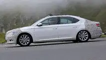 Skoda Superb facelift spy photo