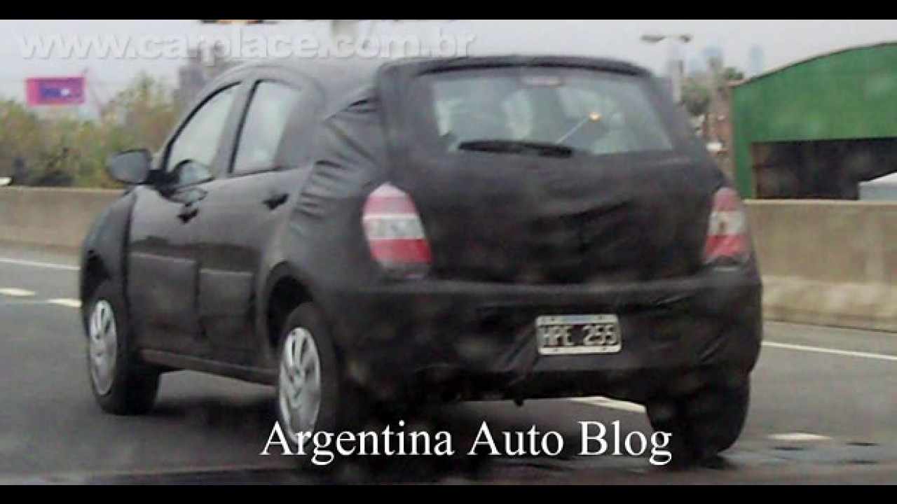 Segredo!! Novo Chevrolet Viva é flagrado na Argentina camuflado - Veja foto do interior