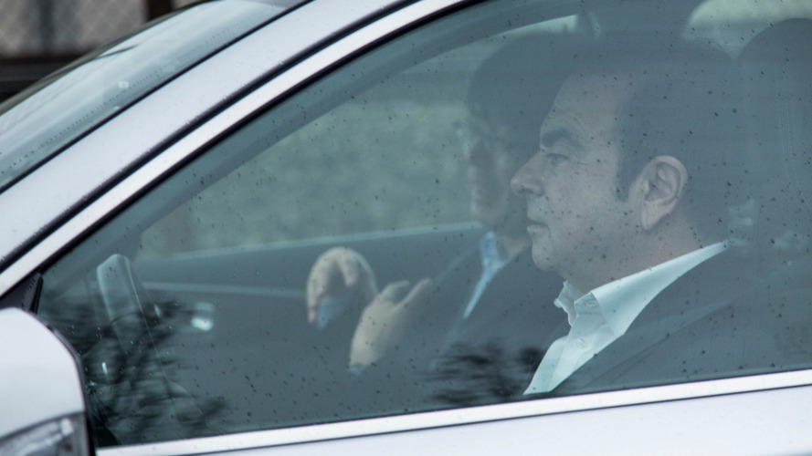 Carlos Ghosn drives Infiniti Q50 autonomous prototype