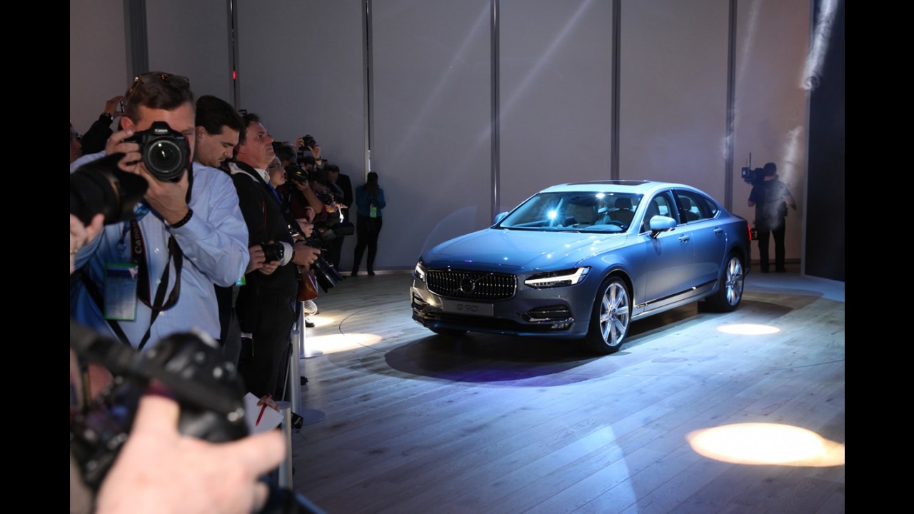 Salão de Detroit: tecnológico, novo Volvo S90 faz pré-estreia mundial