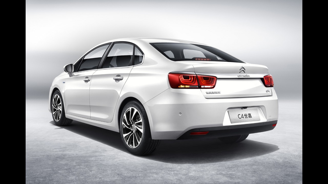 Este é o novo Citroën C4 Sedan, uma opção abaixo do C4 Lounge - veja fotos