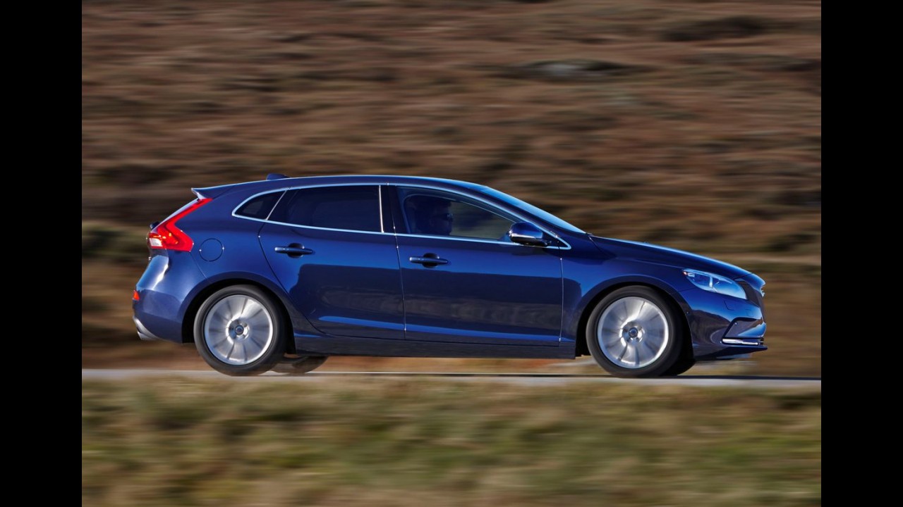 Volvo V40 ganha versão T3 de R$ 99.950 para brigar com Golf