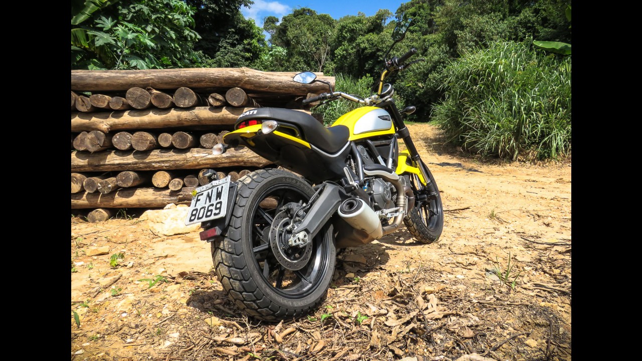 Teste: Ducati Scrambler é o MINI Cooper das motos - no estilo e na diversão!