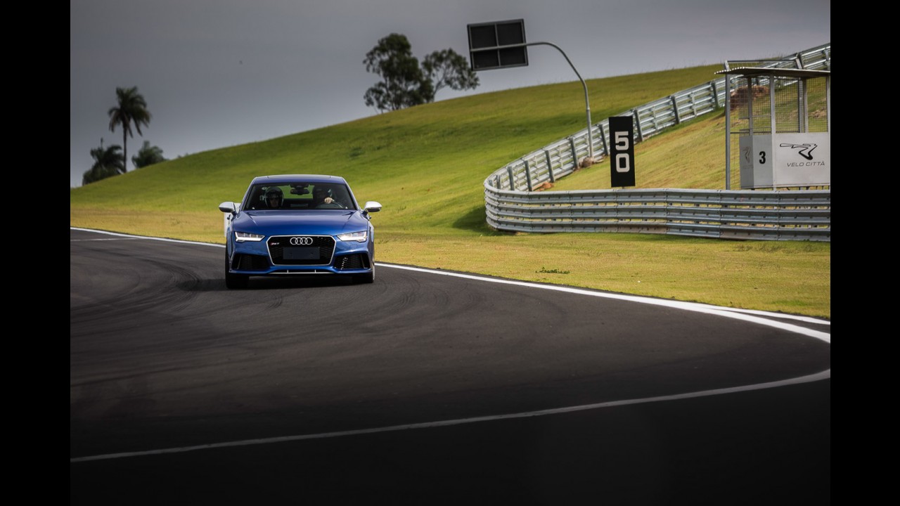 Volta Rápida: Audi RS7 Sportback 2015 equilibra estupidez e conforto