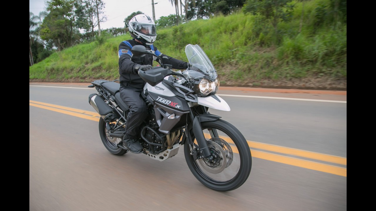 Triumph vai levar motociclistas brasileiros para rodar na Europa