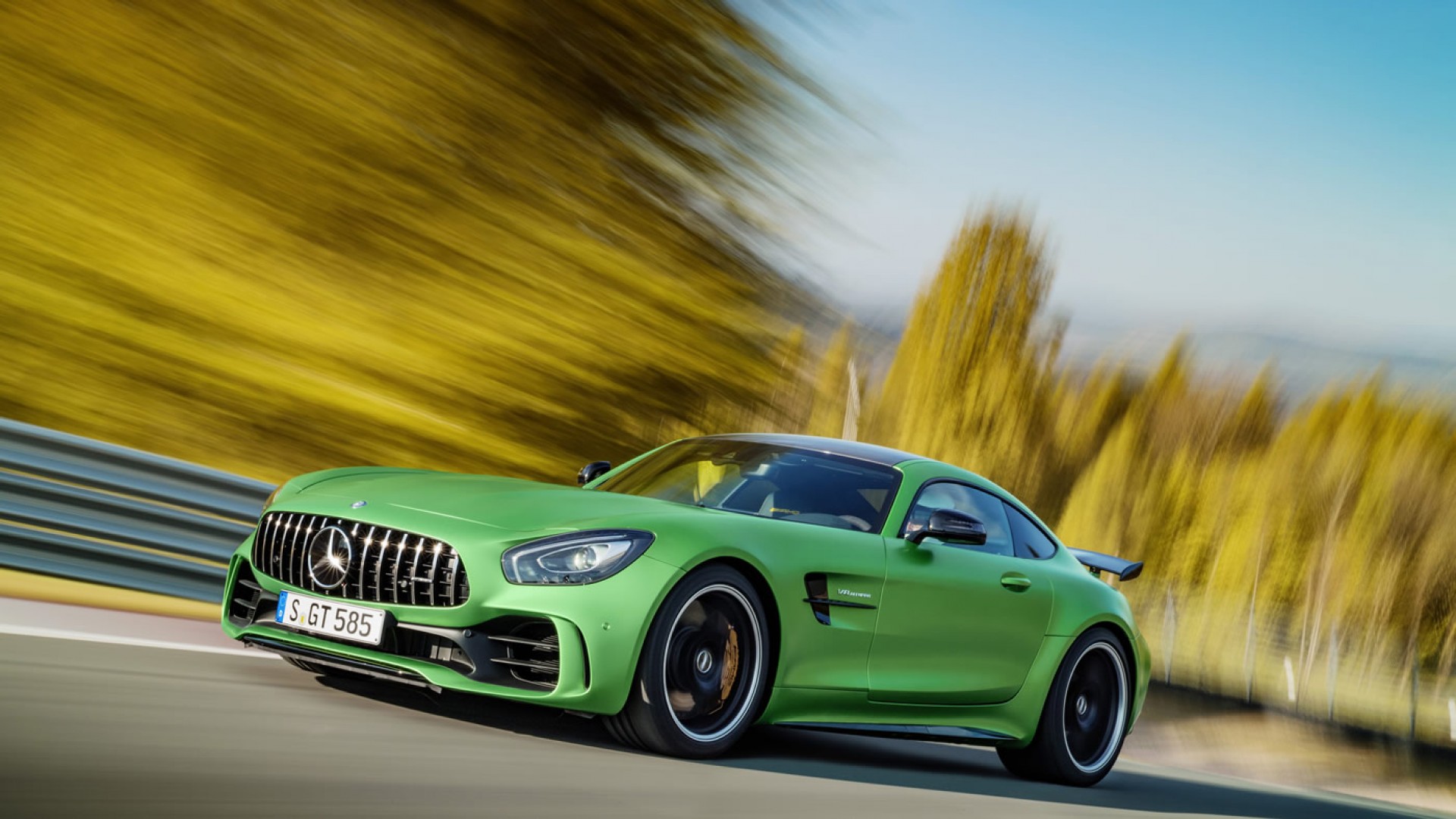 Mercedes AMG GT R de 585 cv chega ao Brasil por R$ 1,2 milhão