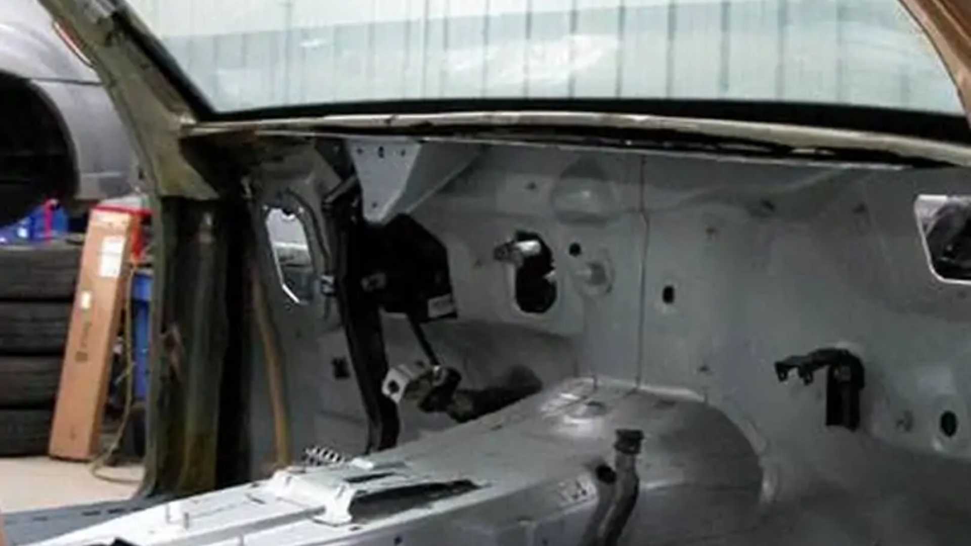 Bu Mercedes 190e Nin Altinda Bir Amg C63 Yatiyor