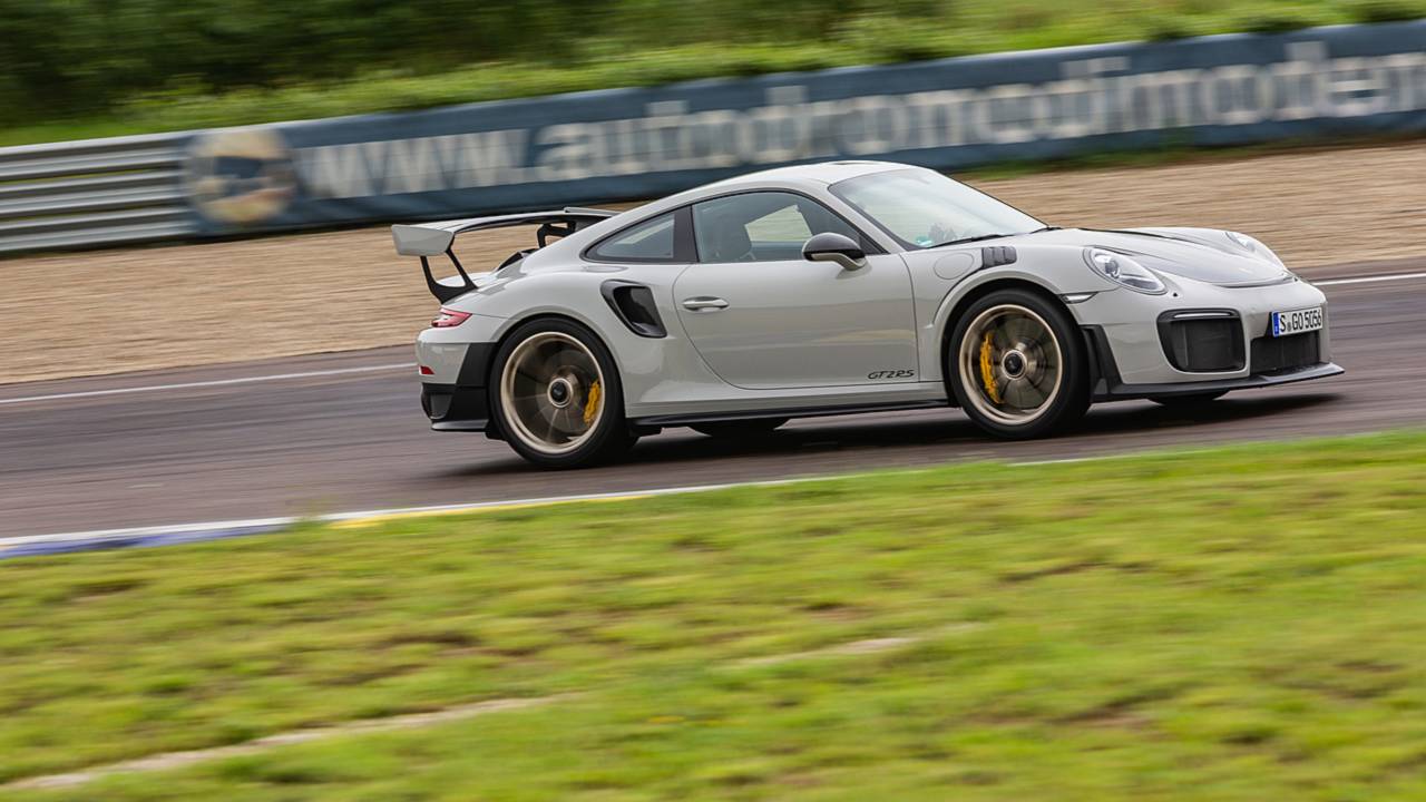 McLaren 720S VS Porsche 911 GT2 RS