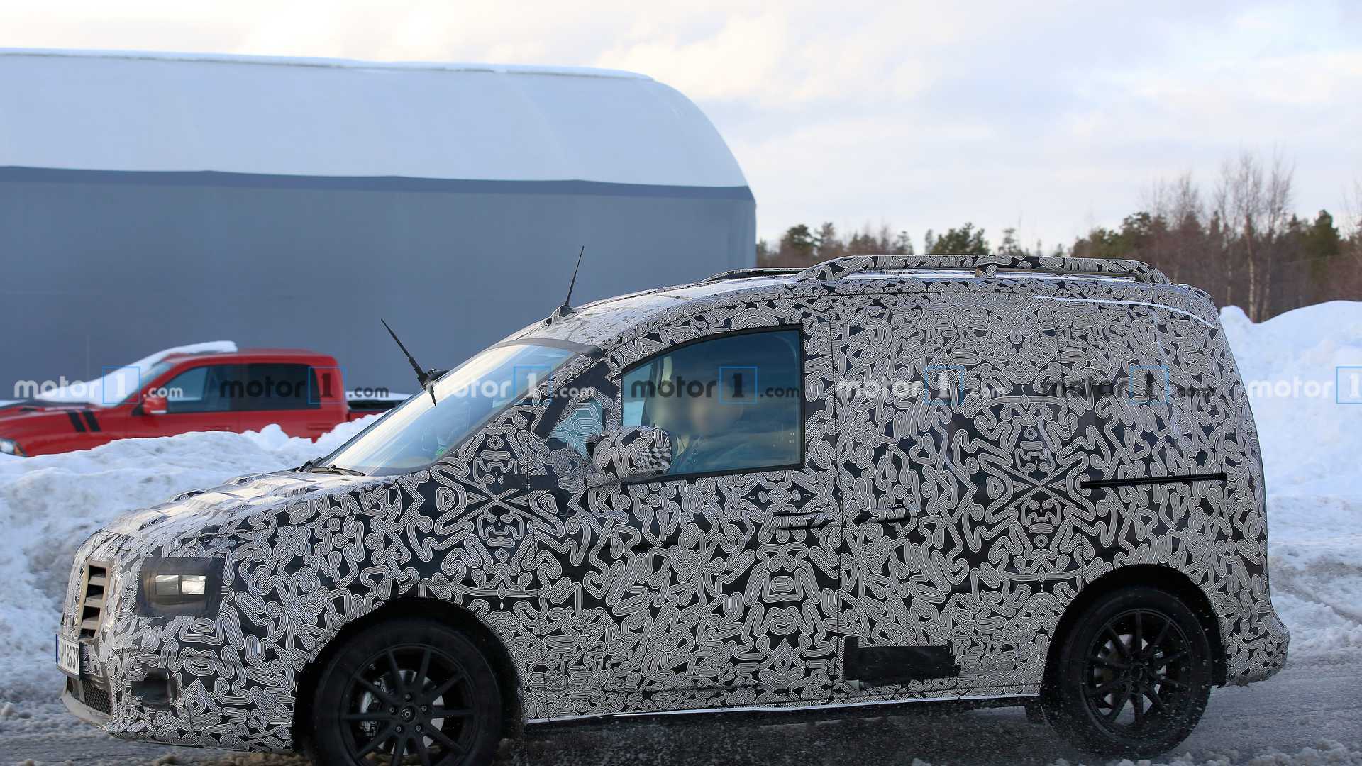 new-mercedes-benz-citan-first-spy-photo.jpg