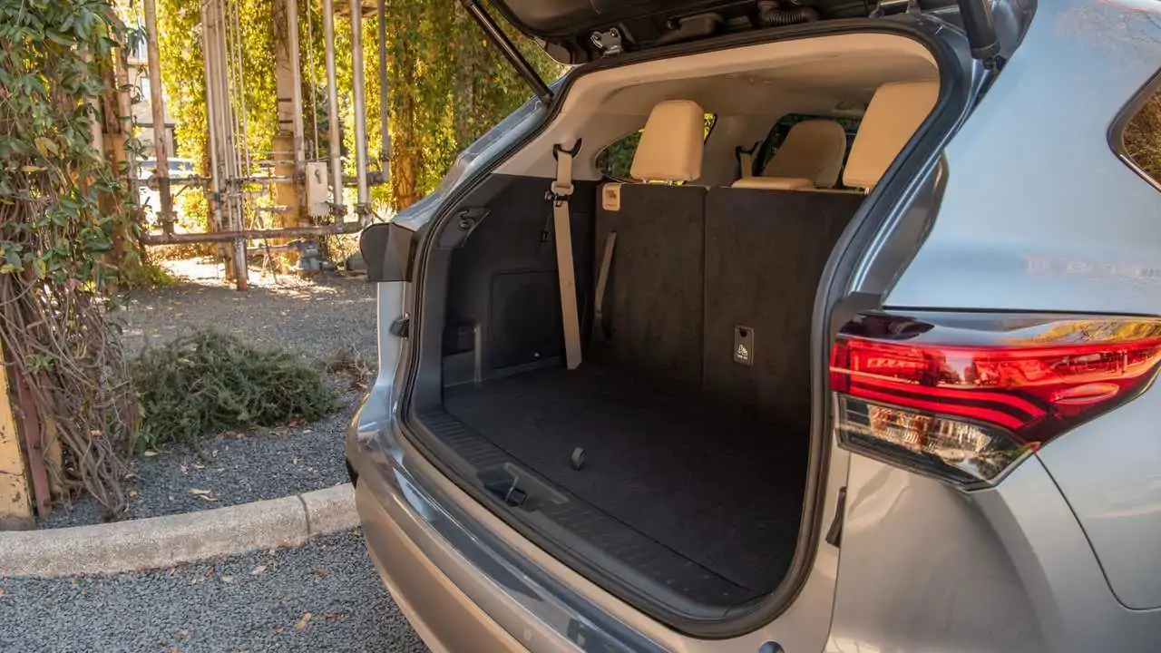 Toyota Highlander First Drive Undersized And Overpriced