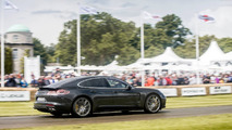 Patrick Dempsey au volant d'un prototype de Porsche Panamera Turbo à Goodwood