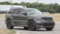 Jeep Grand Cherokee Trawkhawk Spy Shots