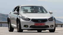 Next-gen Renault Megane / Laguna test mule spy photo