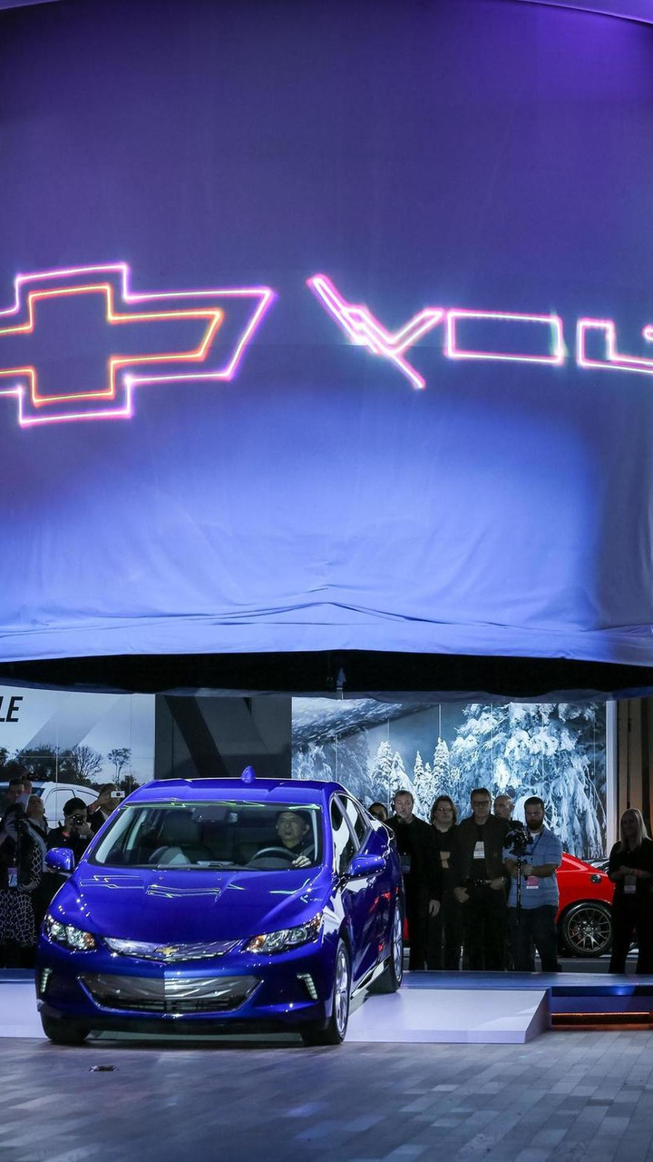 2016 Chevrolet Volt Priced From 26 495 After Lying 7 500 2016 Chevrolet Volt Live At Naias