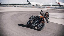 2021 KTM 890 Duke, Action, Spur, Nach links lehnen