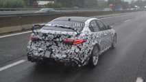 Alfa Romeo Giulia GTam pris sous la pluie