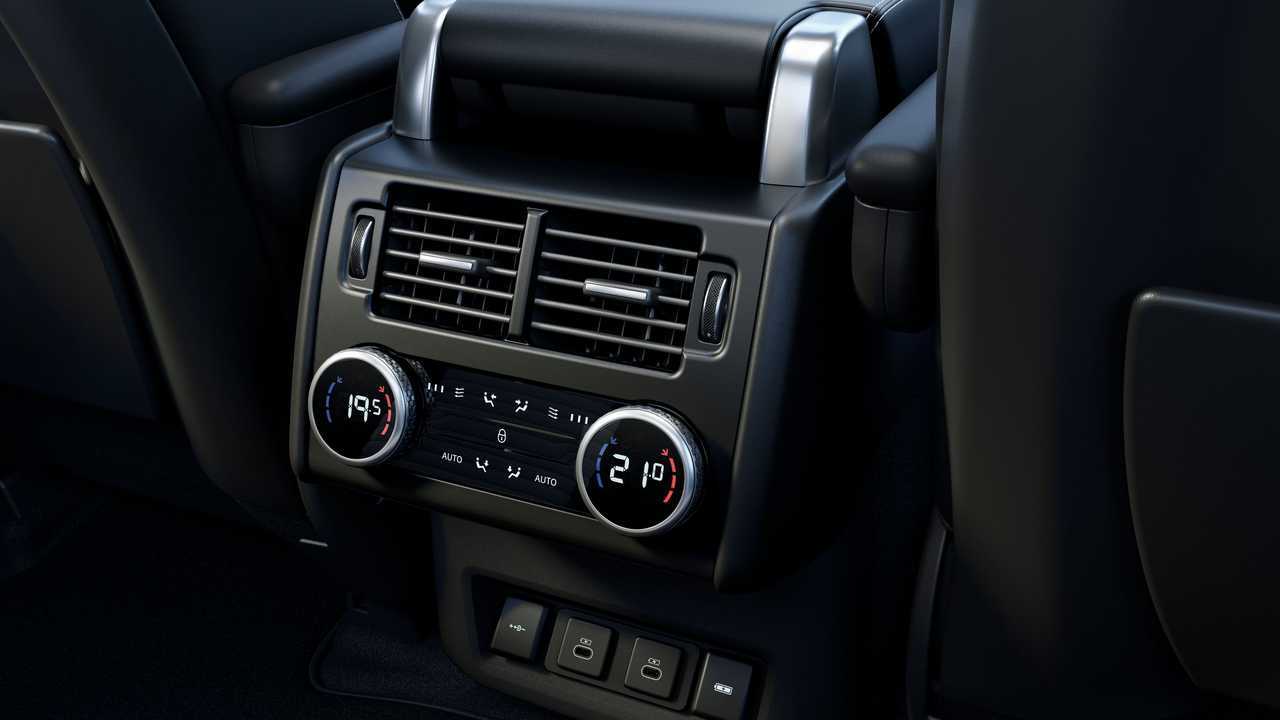2021 Land Rover Discovery R-Dynamic Interior Rear Climate Controls