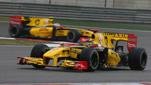 Robert Kubica (POL), Renault F1 Team leads Vitaly Petrov (RUS), Chinese Grand Prix, 18.04.2010 Shanghai, China