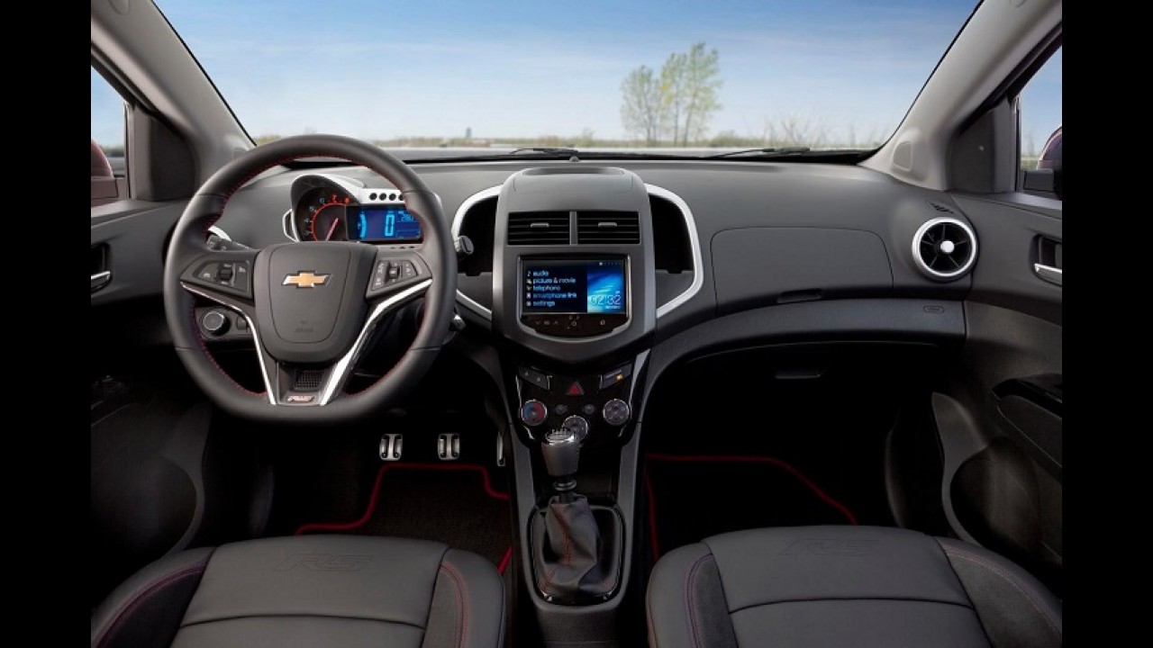 Chevrolet Sonic Sedan estreia versão esportiva RS em Los Angeles