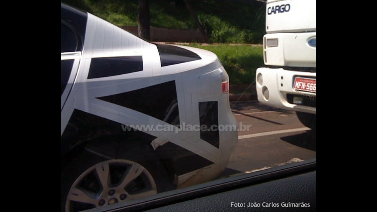 Segredo: Leitor flagra o Novo Renault Mégane (Fluence) rodando camuflado no Brasil