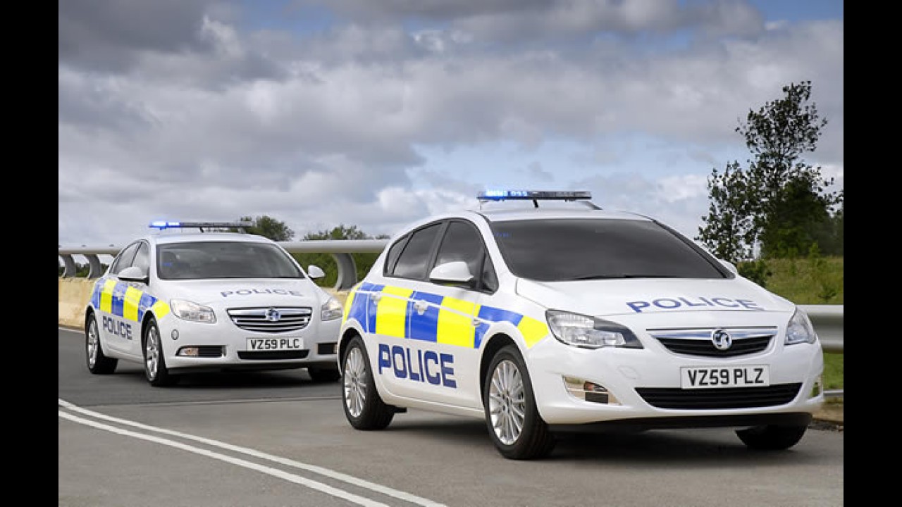 Novo Astra e sedan Insignia viram viaturas policiais no Reino Unido