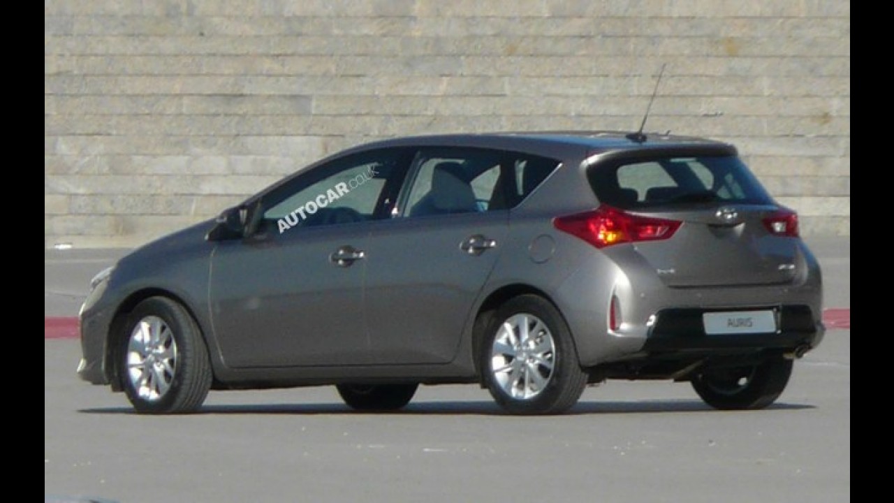 Visual do Novo Corolla? Toyota Auris 2013 é flagrado sem camuflagem