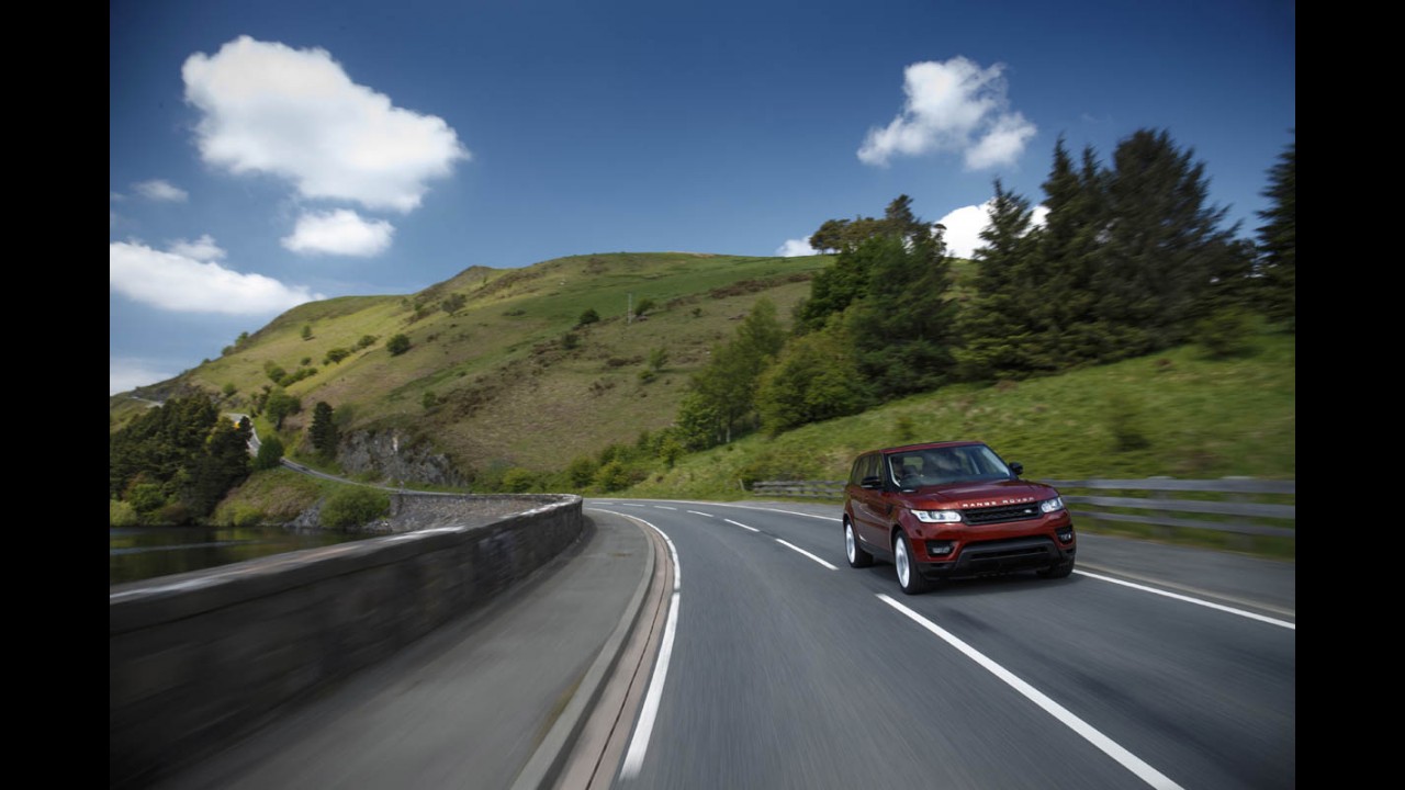 Volta Rápida: novo Range Rover Sport encara rua, lama, pista e até anda de avião