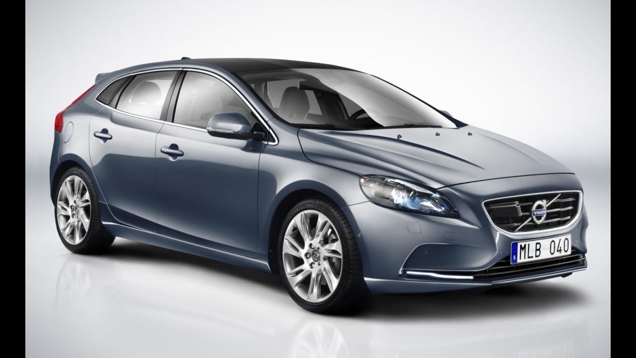 Hatches premium: Veloster e Série 1 lideram em junho