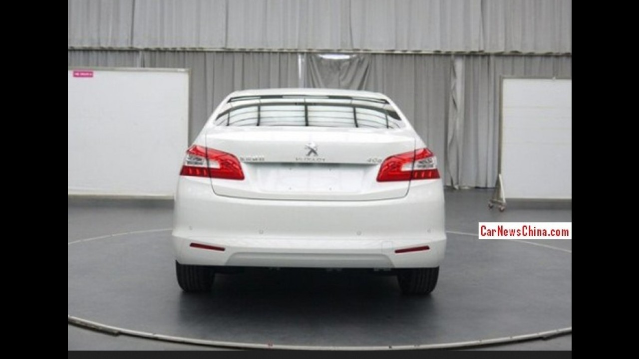 Vazou: nova geração do Peugeot 408 aparece "limpa" na China