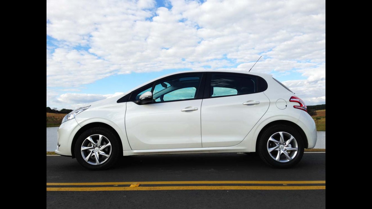 Garagem CARPLACE #3: Peugeot 208 nacional manteve os encantos do modelo francês