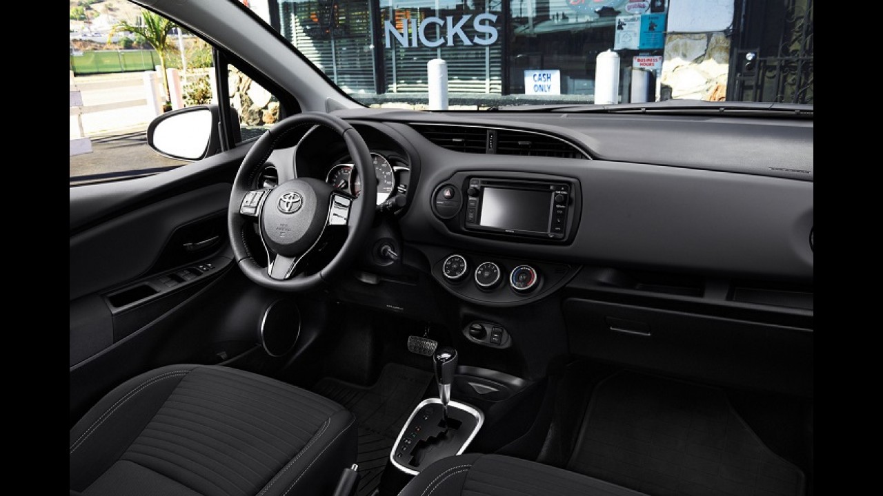 O Etios deles: Yaris 2015 ganha facelift e custa a partir de R$ 33 mil nos EUA
