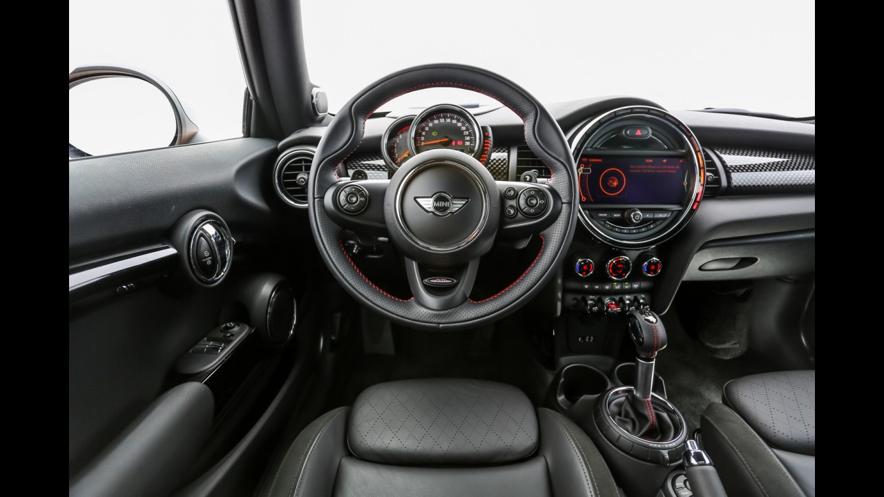 Teste CARPLACE: MINI Cooper S tem poderio (e preço!) para bater GTI e Si